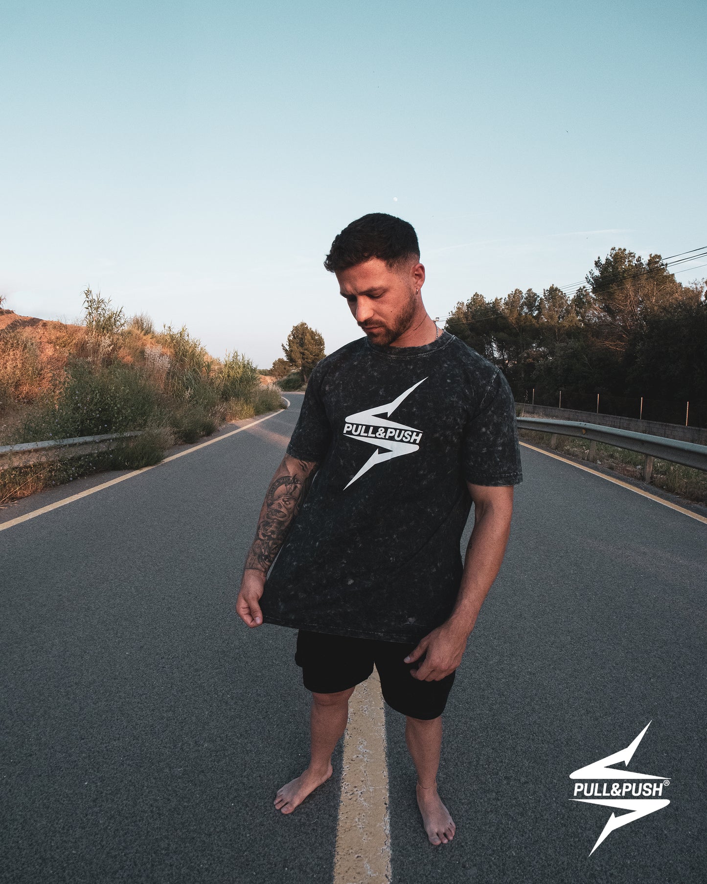 OVERSIZED BLEACHED BLACK